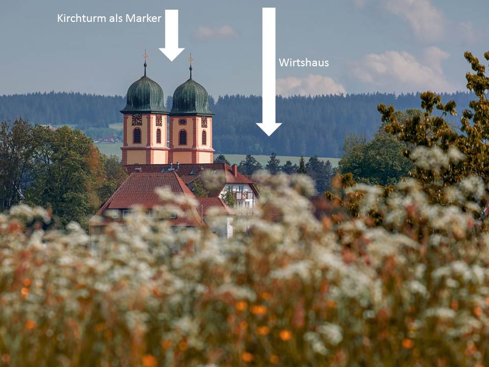 Bild von der Kirche in St.Märgen (Kirchturm als Marker) und dem in unmittelbarer Nähe liegendem Wirtshaus.